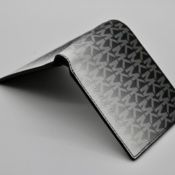 Michael Kors Cooper Ombré Signature Logo Billfold Wallet NWT - Picture 4 of 4